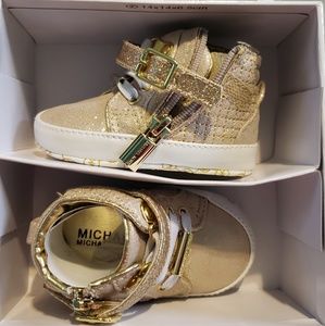 NNW Baby Michael Kors Gold Metallic sneaker sz 2